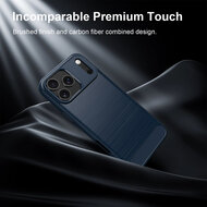 iPhone 18 Pro Max Hoesje - MobyDefend TPU Backcover - Geborstelde Metaal &amp; Carbon-Look - Blauw
