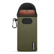 Hoesje voor Oppo A7 Pro - MobyDefend Neopreen Pouch Met Karabijnhaak - Insteekhoesje - Riemlus Hoesje - Groen