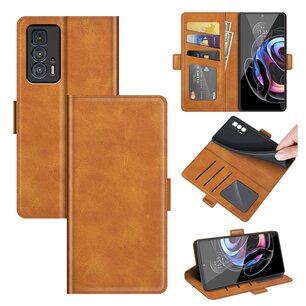 Motorola Edge 20 Pro Hoesje, MobyDefend Luxe Wallet Book Case (Sluiting Zijkant), Lichtbruin