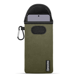 Hoesje voor Motorola Moto G13 / G23 / G53, MobyDefend Neopreen Pouch Met Karabijnhaak, Insteekhoesje, Riemlus Hoesje, Groen