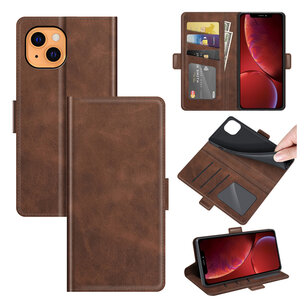 iPhone 13 Hoesje - MobyDefend Luxe Wallet Book Case (Sluiting Zijkant) - Bruin